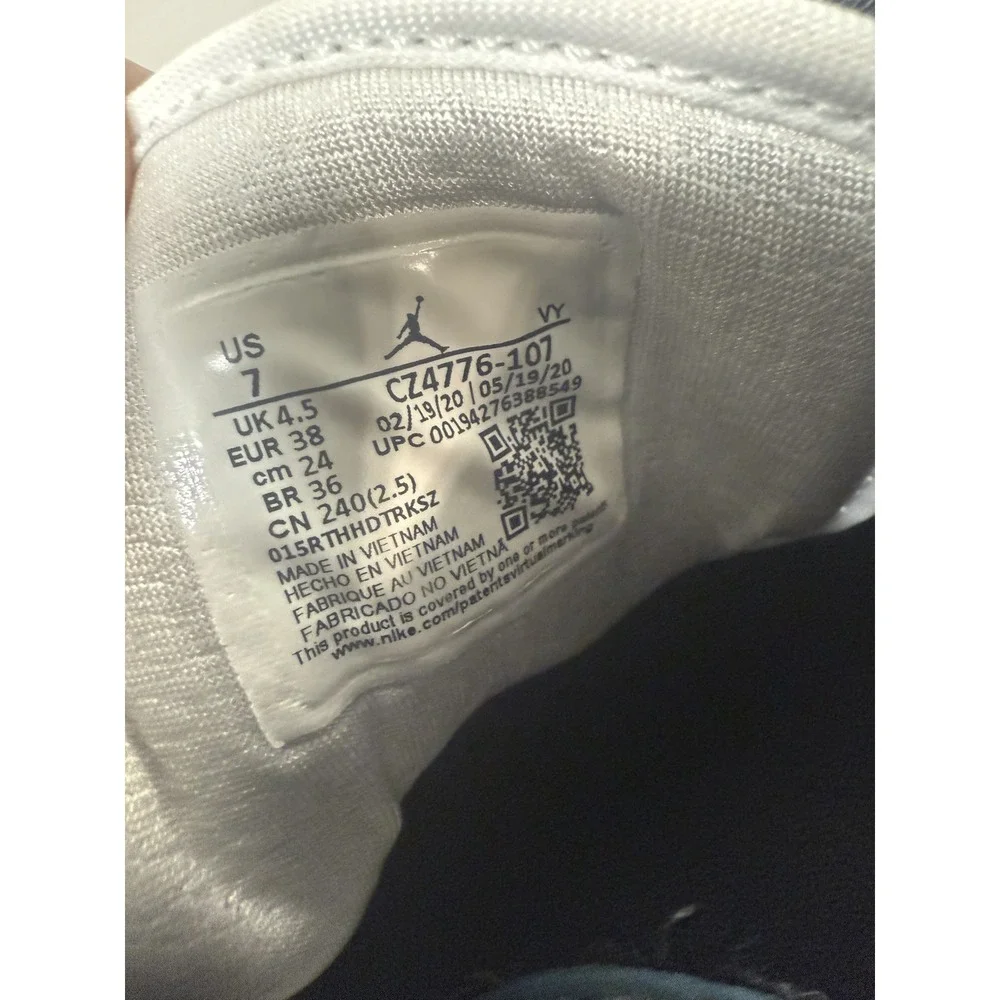 Size 7 W / 5.5 Youth - Air Jordan 1 Low 